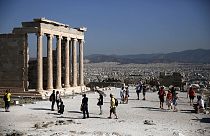 Yunanistan'ın başkenti Atina'da turistlerin en sıklıkla ziyaret ettiği bölgelerden Akropolis Tepesi