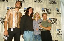 Οι Nirvana σε βράβευση του 1993 - Τρίτος από αριστερά ο Κερτ Κομπέιν