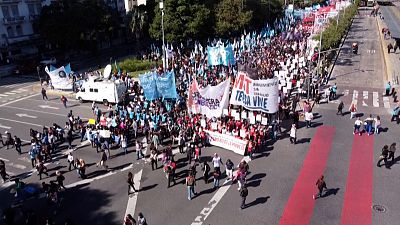أرجنتينيون يتظاهرون احتجاجا على التضخم الاقتصادي