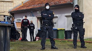  عناصر من الشرطة الألمانية في إيزيناتش بألمانيا.