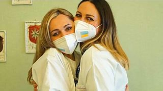 Russin Albina (links) und Ukrainerin Irina (rechts), beide Krankenschwestern in Rom 