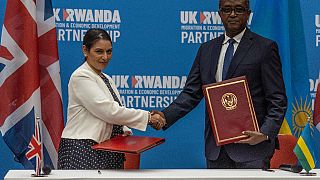 Rwanda signs deal to accept UK asylum seekers