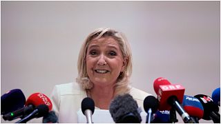 زعيمة اليمين المتطرف الفرنسية مارين لوبان خلال مؤتمر صحفي في باريس، الأربعاء 13 أبريل/نيسان 2022