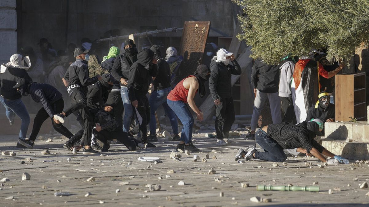 Scontri a Gerusalemme tra palestinesi e polizia israeliana. (15.4.2022)