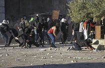 Scontri a Gerusalemme tra palestinesi e polizia israeliana. (15.4.2022)