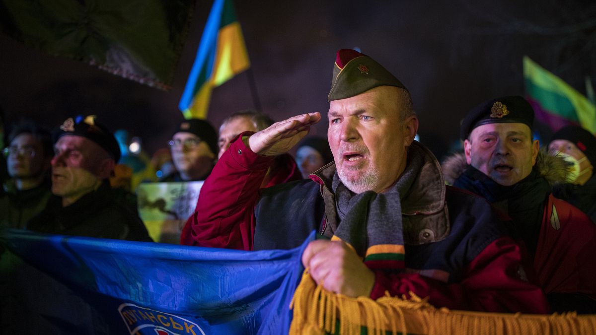 Menschen nehmen an einer Demonstration gegen die russische Invasion in der Ukraine teil, in Vilnius, 24. Februar 2022 