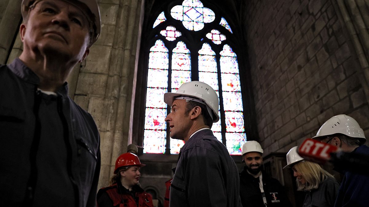 Der französische Präsident Macron besucht die Baustelle Notre-Dame