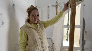 Tunisian women make eco-friendly carpets from rags