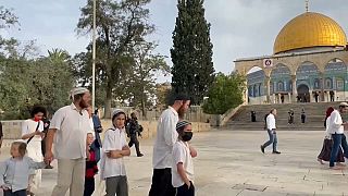 مستوطنون إسرائليون يقتحمون باحات المسجد الأقصى في القدس.
