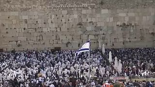 المصلون اليهود عند حائط المبكى "حائط البراق" في القدس.