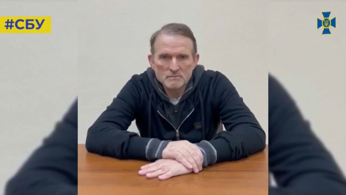 رجل الأعمال الأوكراني الثري المعتقل فيكتور ميدفيدتشوك الموالي لروسيا.