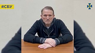رجل الأعمال الأوكراني الثري المعتقل فيكتور ميدفيدتشوك الموالي لروسيا.