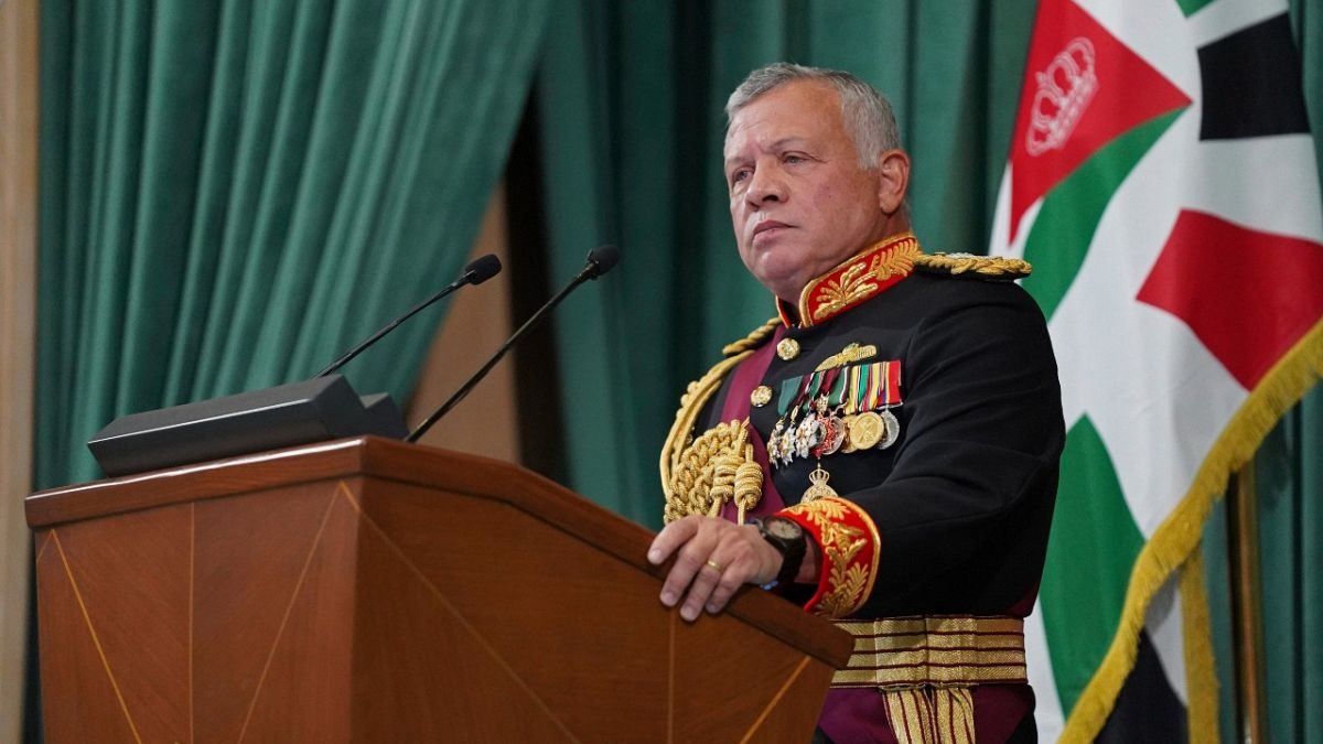 العاهل الأردني الملك عبد الله الثاني يلقي كلمة أمام مجلس النواب في عمان، الأردن.
