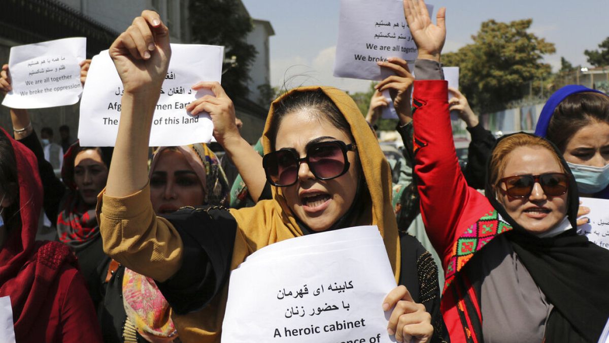Афганские женщины протестуют против ограничения своих прав талибами, 3 сентября 2021 г. 
