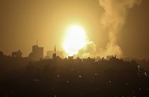 Izraeli légicsapás a Hamász katonai bázisára Kán Juniszban