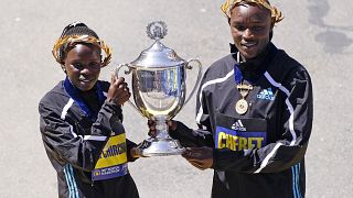 Les Kenyans Jepchirchir et Chebet remportent le marathon de Boston
