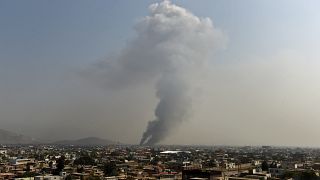دخان يرتفع فوق العاصمة كابول.