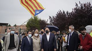 Katalán politikai vezetők a függetlenség zászlajával