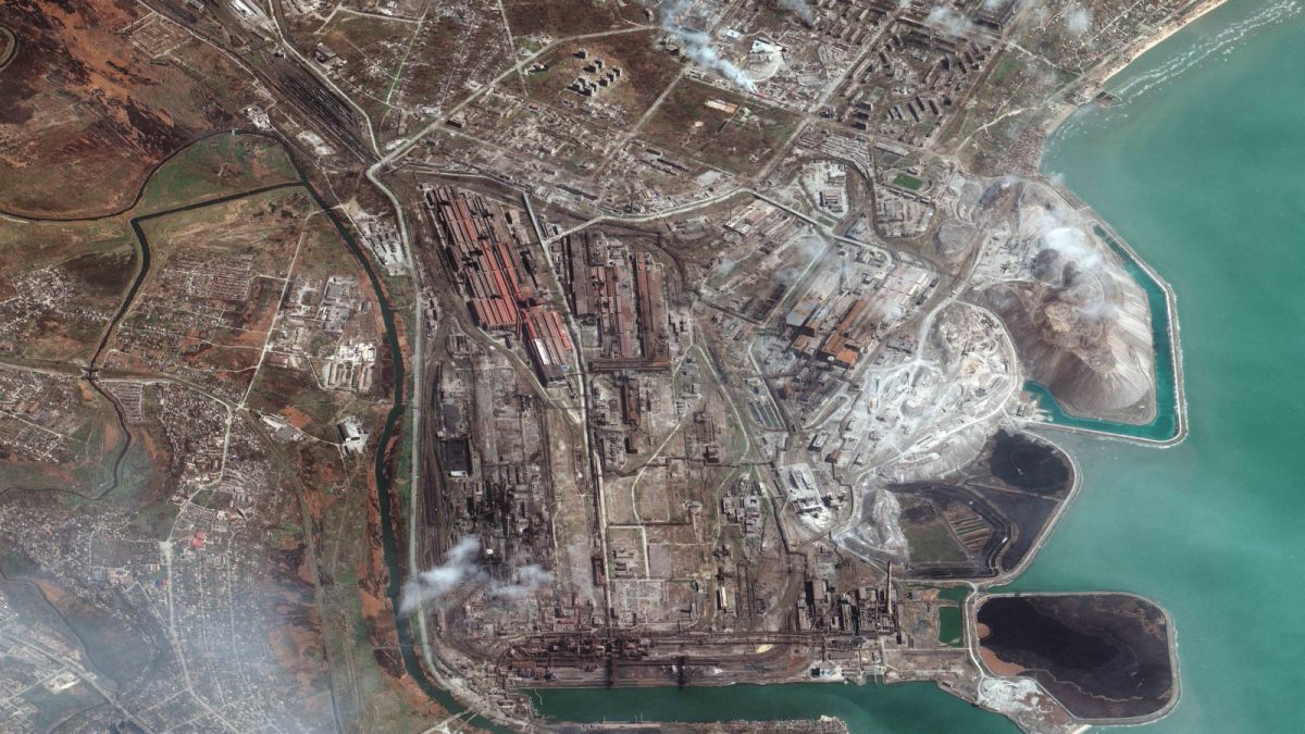 Műholdas felvétel az Azovstal vas- és acélmű területéről