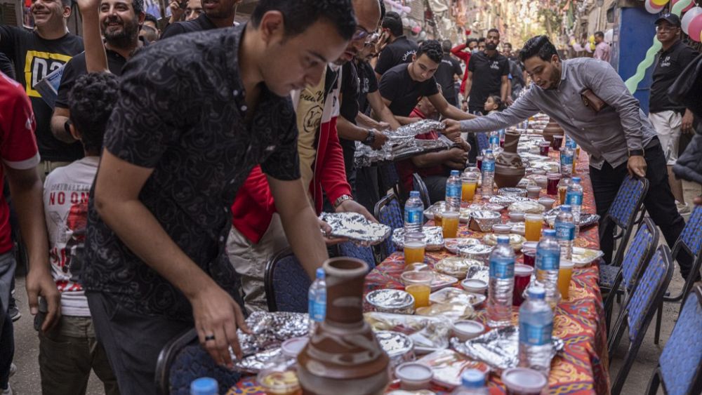 Ramadan : une organisation bien huilée pour la rupture du jeûne, dans cette localité égyptienne