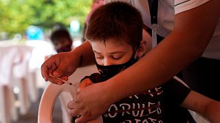 تطعيم الأطفال ضد كوفيد في باراغواي.