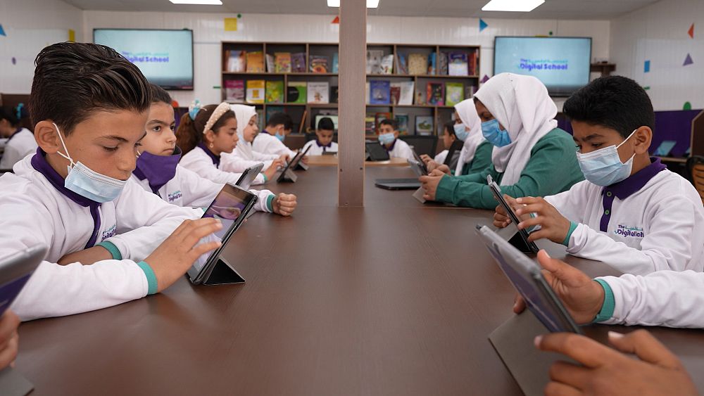 تهدف المدرسة الرقمية إلى تعليم مليون لاجئ خلال السنوات الخمس المقبلة