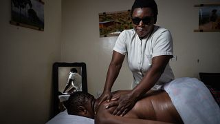 Rwanda : Seeing Hands emploie des masseurs aveugles