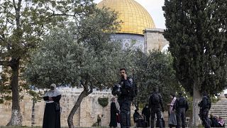 قوات إسرائيلية تقتحم باحة  المسجد الأقصى في القدس. 2022/04/20