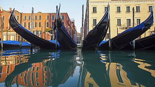 Des gondoles à Venise, Italie, le 6 avril 2020