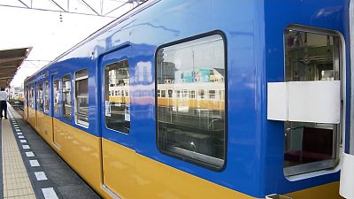 قطار بألوان العلم الأوكراني في اليابان