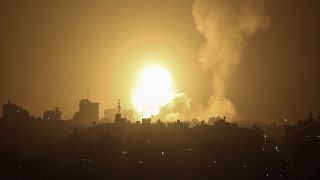 فيديو يصور إطلاق صواريخ من غزة باتجاه إسرائيل. 2022/04/21