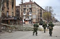 Milicias de la autoproclamada República Popular de Donetsk en una parte de Mariúpol bajo su control