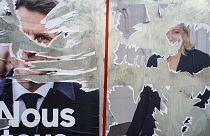 Des affiches électorales déchirées d'Emmanuel Macron et de Marine Le Pen, à Lyon, 22 avril