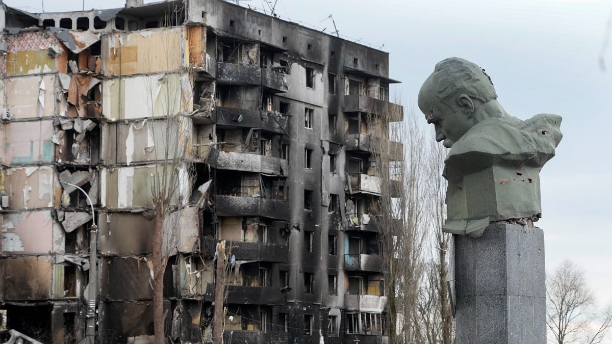 تمثال للشاعر الأوكراني تاراس شيفشينكو في ضاحية بوروديانكا (كييف) 