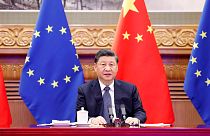 Hszi Csin-ping kínai elnök beszél április elsején Pekingben az EU vezetőivel tartott videokonferencián