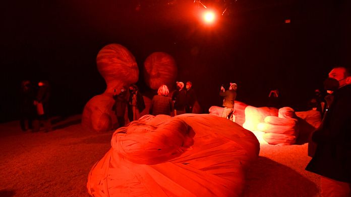 Biennale Venedig eröffnet: Kunst zwischen Traum und Krieg - Russland geschlossen