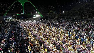 أحد عروض مهرجان السامبا في البرازيل