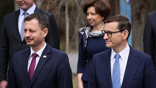 Eduard Heger szlovák és Mateusz Morawiecki lengyel miniszterelnök Pozsonyban