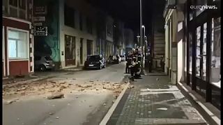 Törmelék az utcán Stolacban, a földrengés után 2022. április 22-én