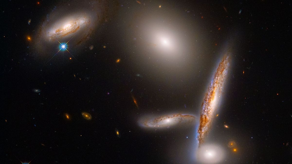 تصویر تلسکوپ هابل از کهکشان‌ها