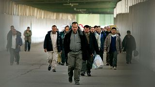 کارگران فلسطینی شاغل در اسرائیل در حال عبور از گذرگاه بیت حانون