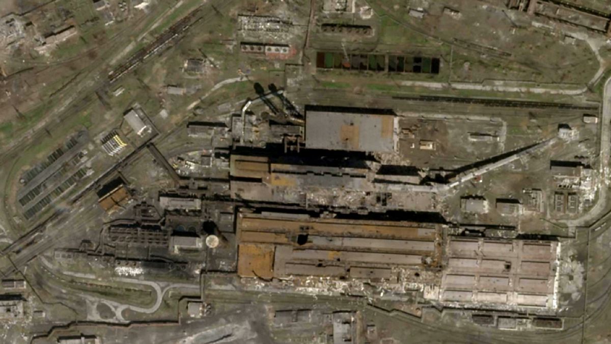 Műholdkép a mariupoli Azovsztal Acélművek épületeiről