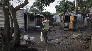 Afrique du Sud : les inondations mettent en lumière la crise du logement
