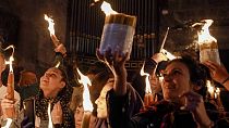 La celebración cristiana del "Fuego Sagrado" se llevó a cabo este sábado. Mismo día en que Israel anunciaba el cierre del cruce de Erez.