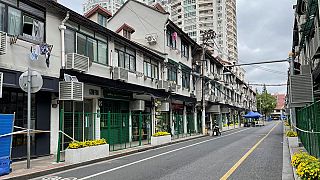 Zöld kerítés Sanghaj utcáin