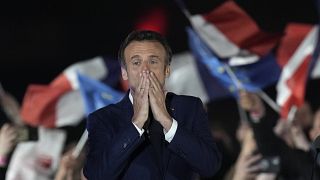 Emmanuel Macron bedankt sich bei seinen Anhängern und verspricht, der Präsident aller zu sein.