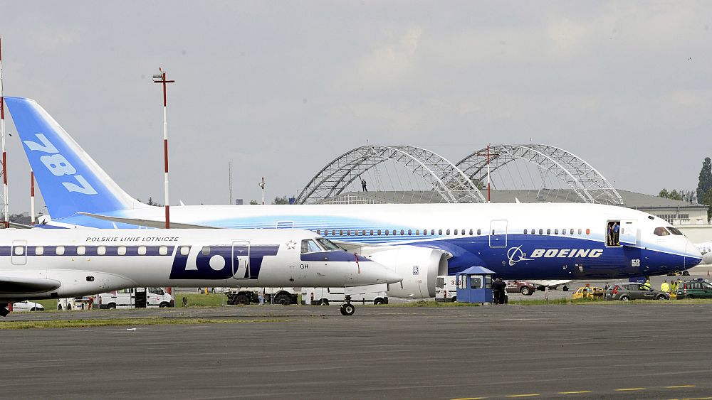 Kontrolerzy ruchu lotniczego w Polsce grożą zwolnieniem do końca miesiąca