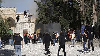 Столкновения палестинцев с израильскими полицейскими у мечети Аль-Акса. 22 апреля 2022 года.