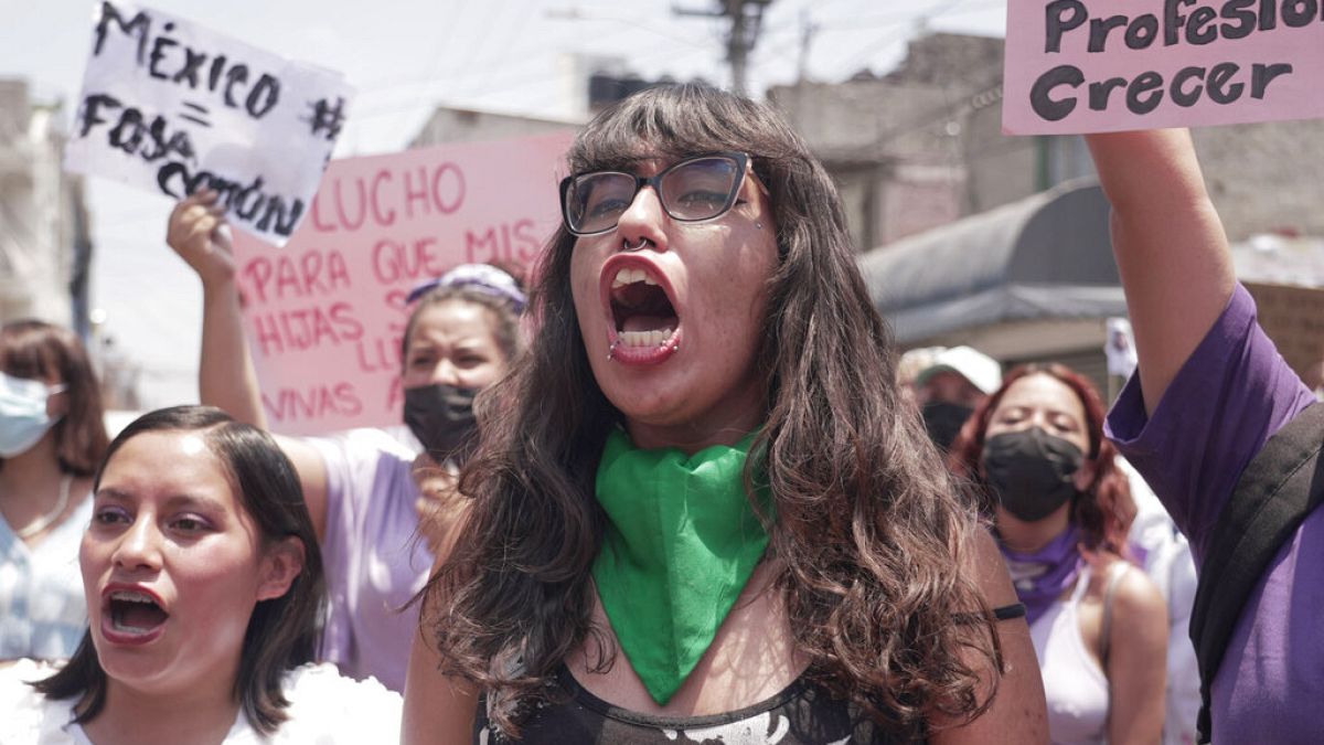 Марш протеста против бездействия властей перед ростом насилия в отношении мексиканских женщин, Мехико, 24 апреля 2022 г. 