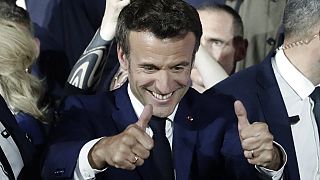Fransa'da ikinci defa Cumhurbaşkanı seçilen Emmanuel Macron'a tüm dünyadan tebrik mesajları geldi